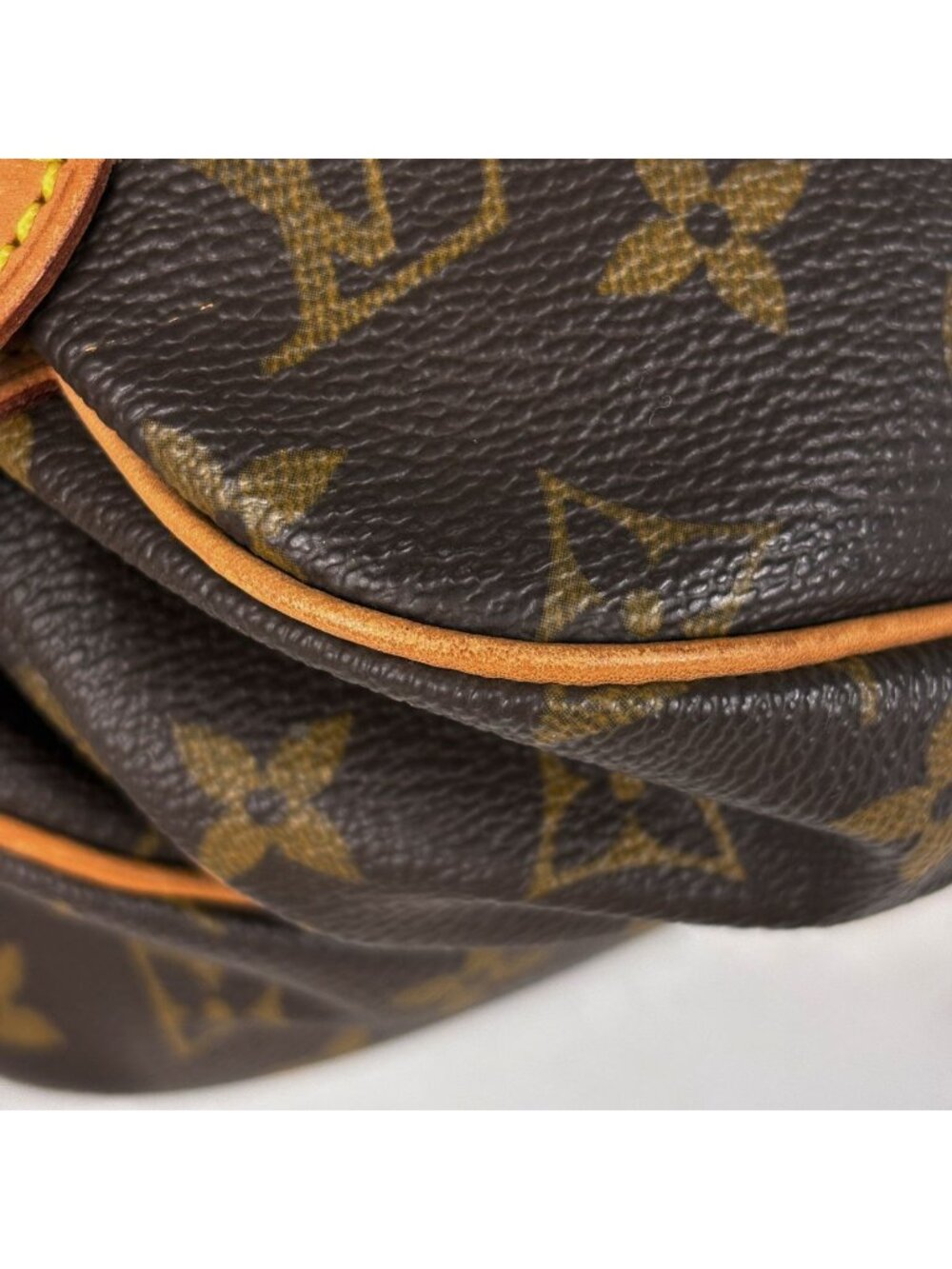 Louis Vuitton Saumur 30 Crossbody Shoulder Bag Monogram Brown - Picture 3 of 9